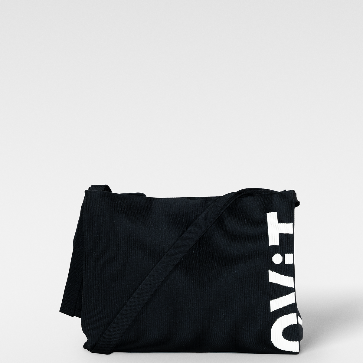 Max Messenger in Black.