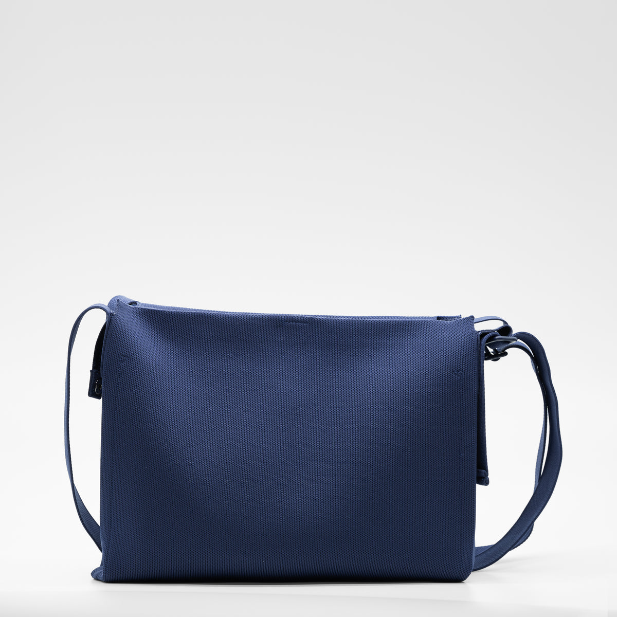Max Messenger in Indigo Blue