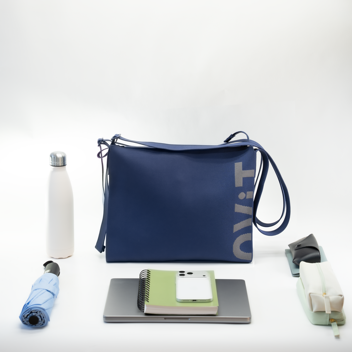 Max Messenger in Indigo Blue