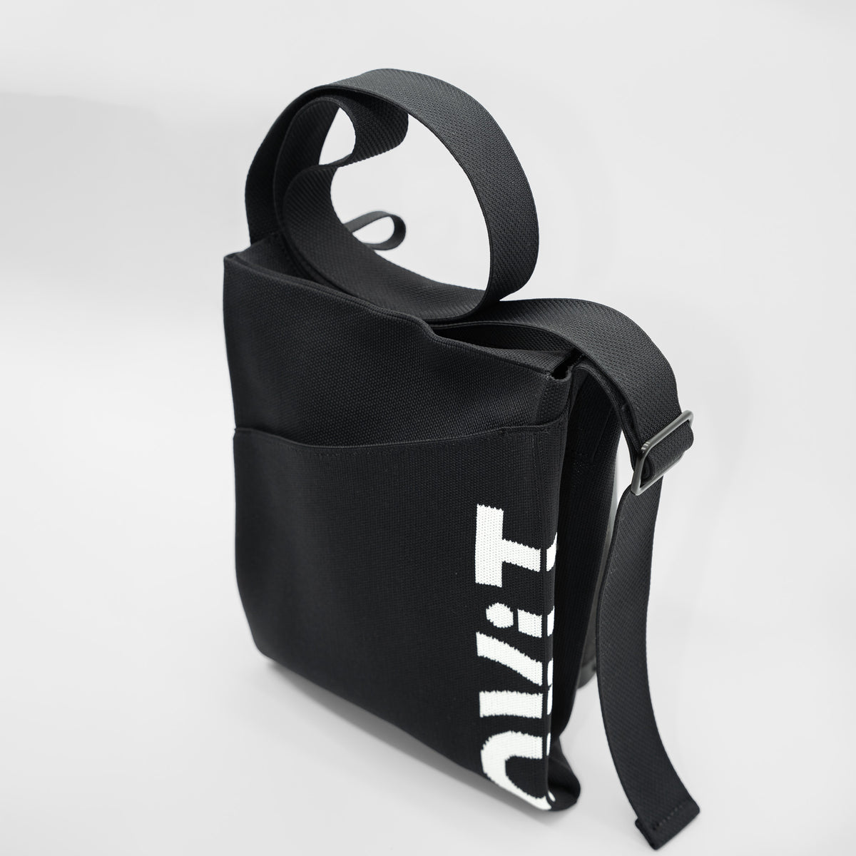 Alex Crossbody in Black