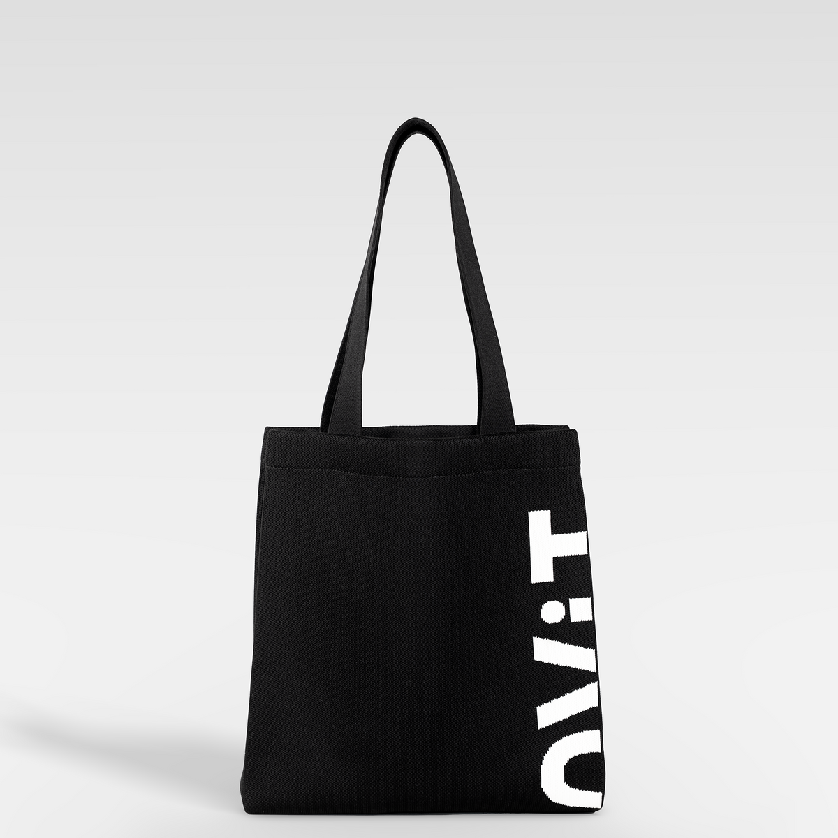 Max Tote in Black.