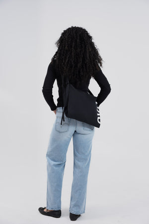 Max Messenger in Black