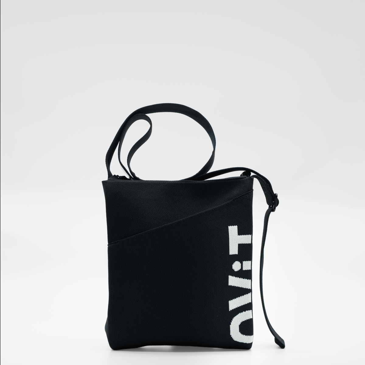 Alex Crossbody in Black.