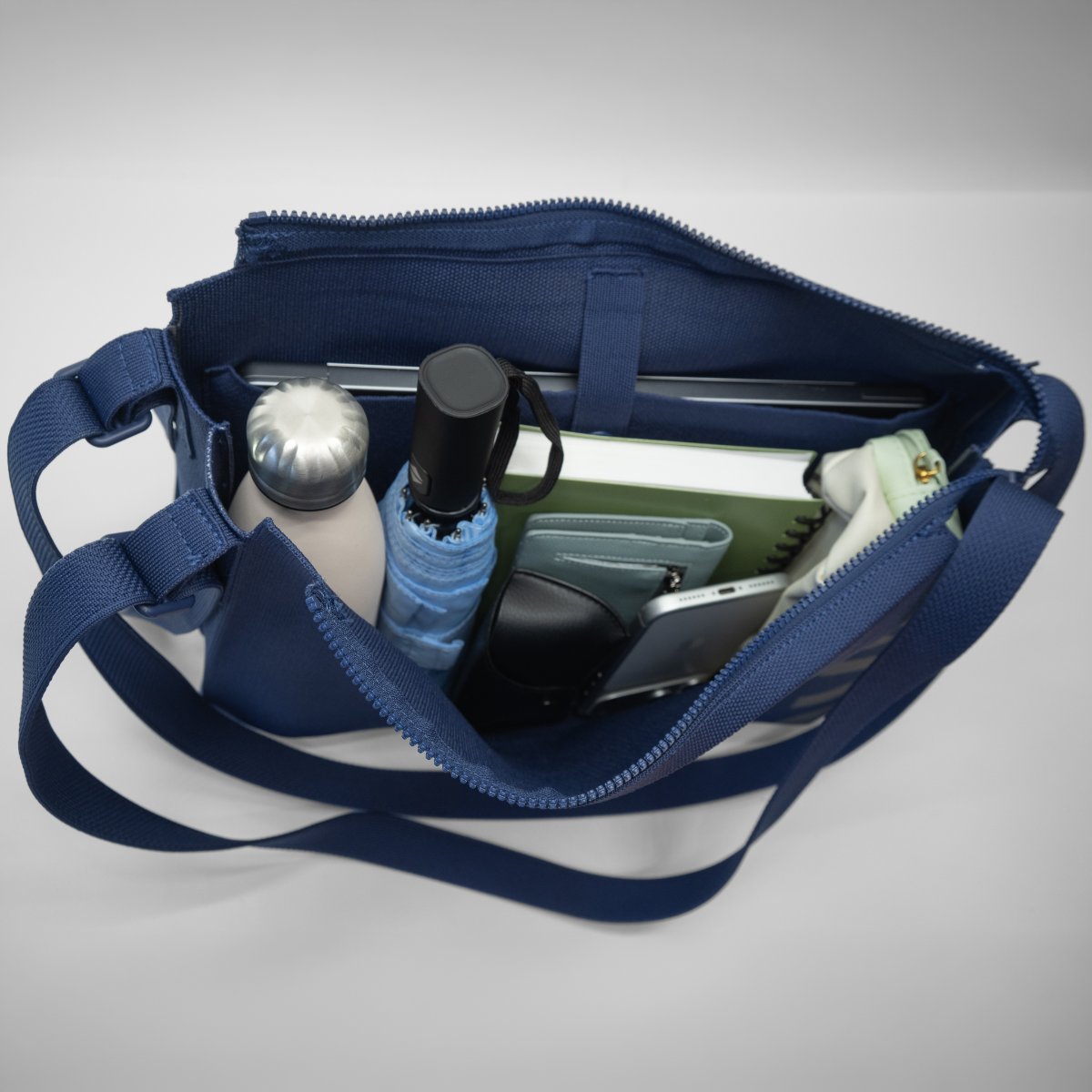 Max Messenger in Indigo Blue